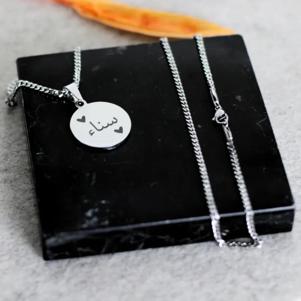 Collier prénom arabe couleur argent Pendentif avec chaîne de collier prénom arabe en argent à graver