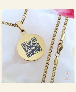 Graveerbare ketting met persoonlijke QR code met hanger in gouden kleur