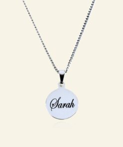 Ketting met naam zilver kleurig gegraveerd in lettertype Carpe Diem Zilveren hanger