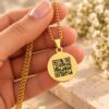 Graveerbare ketting met persoonlijke QR code met hanger in gouden kleur