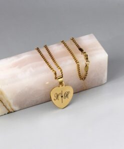Ketting initialen goud kleurig Ketting met hartje 2 initialen graveren hartje met ketting |