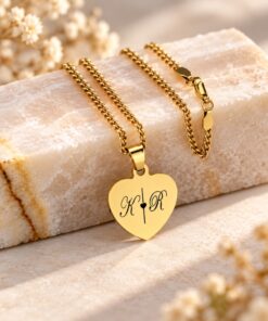 Ketting initialen goud kleurig Ketting met hartje 2 initialen graveren hartje met ketting