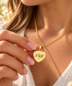 Ketting initialen goud kleurig Ketting met hartje 2 initialen graveren hartje met ketting 2