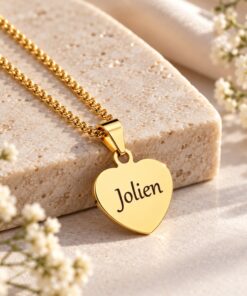 Ketting met gravering namen Sieraden graveren Gravering hartje kleur goud Een hanger graveren met naam vrouw
