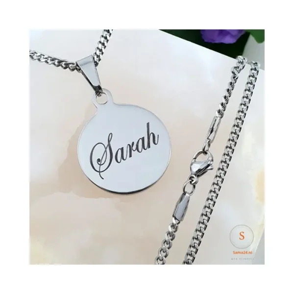 Collier avec nom couleur argent gravé en police Carpe Diem Pendentif argenté en titane