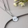 Ketting met initialen zilver Zilveren kleurige hanger graveren