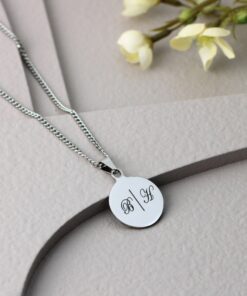 Ketting met initialen zilver Zilveren kleurige hanger graveren