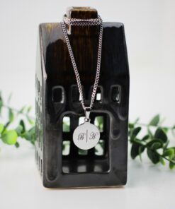 Ketting met initialen zilver Zilveren kleurige hanger graveren