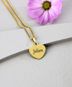 Ketting met gravering namen Sieraden graveren Gravering hartje kleur goud Een hanger graveren met naam vrouw