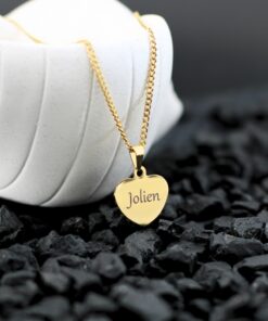 Ketting met gravering namen Sieraden graveren Gravering hartje kleur goud Een hanger graveren met naam vrouw