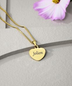 Ketting met gravering namen Sieraden graveren Gravering hartje kleur goud Een hanger graveren met naam vrouw