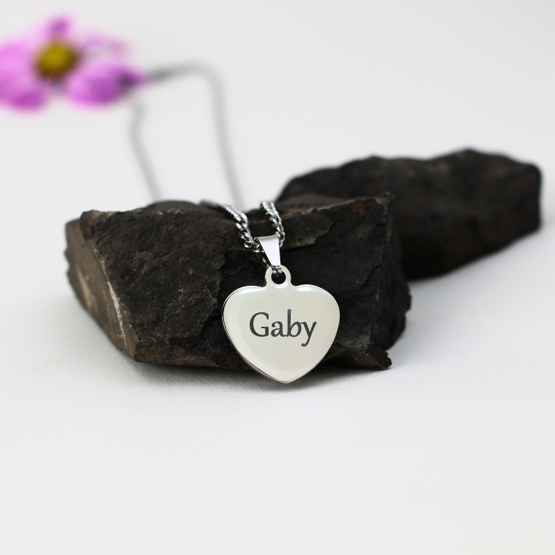 Dames ketting graveren | hartje met naam of tekst Titanium zilveren kleur
