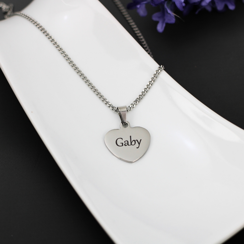 Dames ketting graveren | hartje met naam of tekst Titanium zilveren kleur