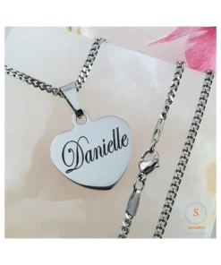 Collier femme à graver | cœur avec nom ou texte en titane couleur argent
