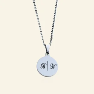 Ketting met initialen zilver Zilveren kleurige hanger met ketting Initialen naam graveren