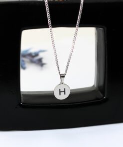 Ketting met letter Titanium ronde hanger laten graveren zilver kleurig S, J ,M of I