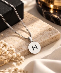 Ketting met letter Titanium ronde hanger laten graveren zilver kleurig S, J ,M of I