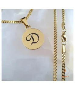 Collier initial avec pendentif en titane Collier avec gravure d'initiales couleur orLivraison gratuite aux Pays-Bas et en Belgique