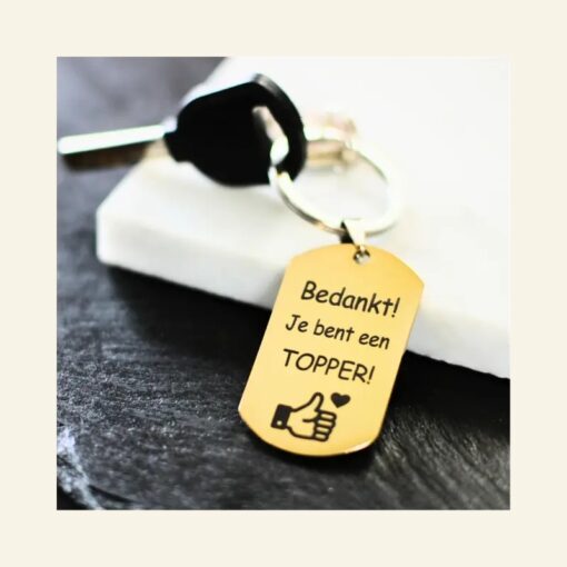 Sleutelhanger laten maken - Ontwerp je eigen custom Titanium sleutelhanger laten graveren goudkleurig