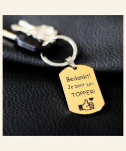 Sleutelhanger laten maken - Ontwerp je eigen custom Titanium sleutelhanger laten graveren goudkleurig