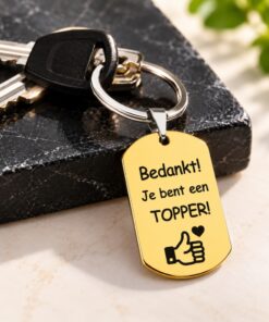 Sleutelhanger laten maken Ontwerp je eigen custom Titanium sleutelhanger laten graveren goudkleurig