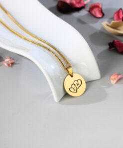 Collier avec pendentif couleur or en cœur et initiales 2 cœurs