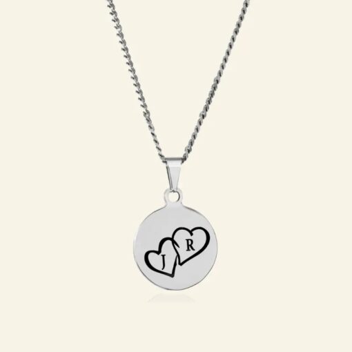 Collier avec cœurs argenté : Un accessoire plein d'amour