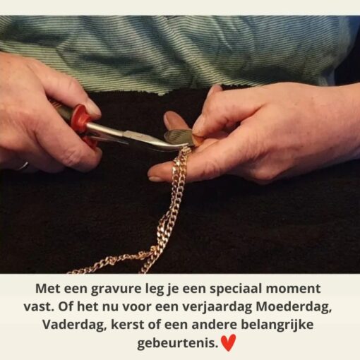 Ketting met hartjes goud kleurig Titanium hanger met Initialen 2 hartjes