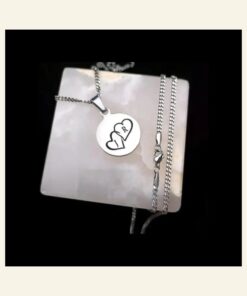 Ketting met hartjes zilver kleurig: Een liefdevolle accessoire