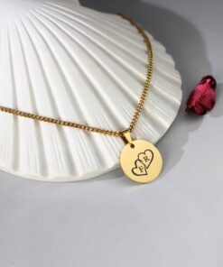 Collier avec pendentif couleur or en cœur et initiales 2 cœurs
