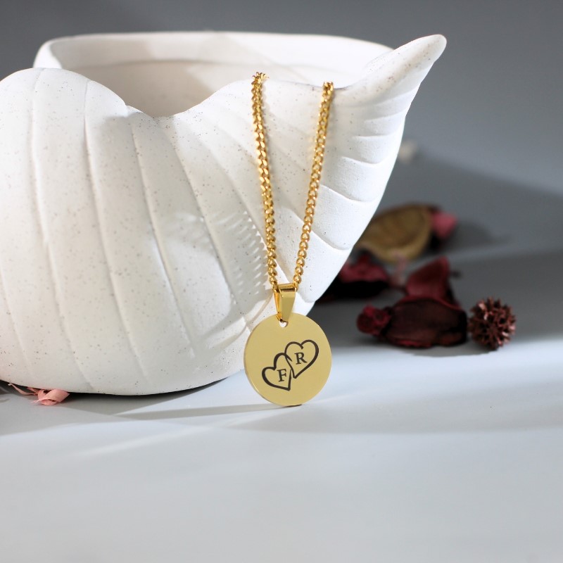 Collier avec cœurs couleur or Pendentif en titane avec initiales 2 cœurs