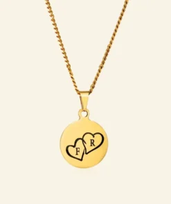 Ketting met hartjes goud kleurig Titanium hanger met Initialen en 2 hartjes