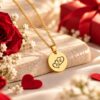 Ketting met hartjes goud kleurig hanger met Initialen 2 hartjes graveren