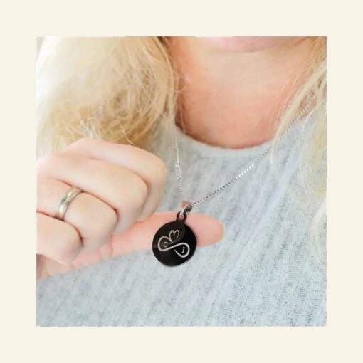 Kette mit 2 Initialen schwarz schwarzer Unisex-Anhänger mit Silberkette Gravieren mit Buchstaben zwei Initialen