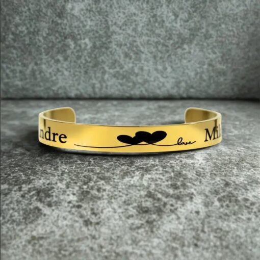 Liefdes armband met namen Titanium graveren
