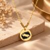 Collier avec pendentif en titane gravure signe du zodiaque