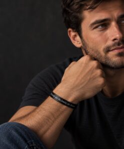 Slavenarmband heren Titanium met tekst zwart