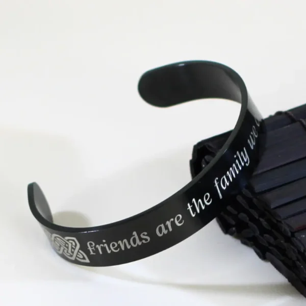 Sklavenarmband Herren Titan mit Text schwarz